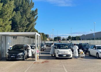 Tamponi, la Asl di Bari precisa: “Ai drive through si accede solo su appuntamento”