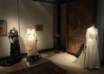 “Fiori d’arancio”, abiti da cerimonia dal 1800 in mostra nella Pinacoteca del Castello di Conversano