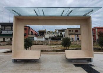 Pensilina a cornice e panche a nastro, prototipi PoliBa per le fermate FSE: la prima a Bari-Ceglie Carbonara