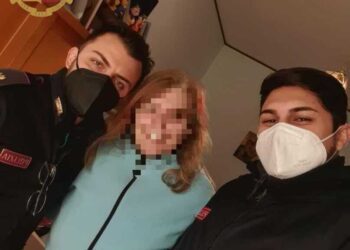 Aiutano donna ipovedente, la Questura di Roma ringrazia gli agenti di Polizia. “Abbiamo fatto il nostro dovere”