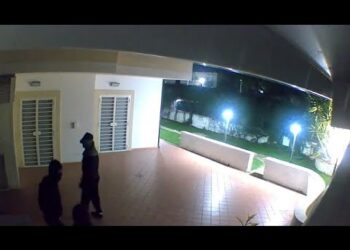Bari, ville di Torre a Mare nel mirino dei ladri: le immagini shock. I residenti li bloccano