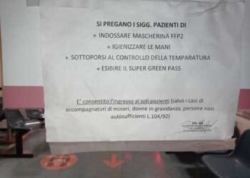 ‘Negli ospedali pugliesi solo con Green Pass’, esposto dei no-vax: “Lede il diritto alla salute”