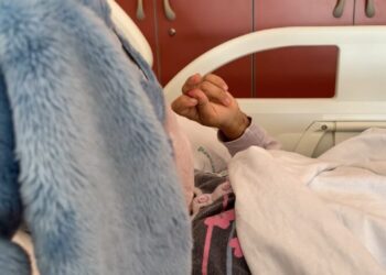 Bari, papà detenuto dona rene a sua figlia per salvarle la vita. La mamma in lacrime: “Grazie”