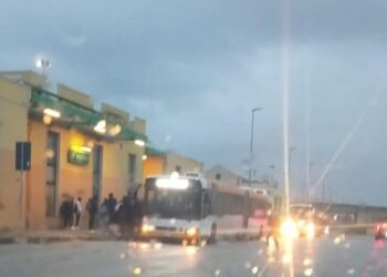 Scuole, sciopero studenti a Bari. Bus pieni e personale in quarantena: tante richieste di Dad
