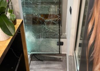 Bari, furto con ‘spaccata’ nella notte in viale Salandra: sfondata la vetrata di un parrucchiere