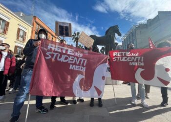 Maturità, studenti in piazza anche a Bari: “Vogliamo un altro esame. Il Ministero ci ascolti”