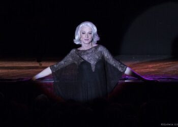 Da Sanremo a Bitonto, Drusilla Foer sul palco del Traetta con il suo “Eleganzissima”