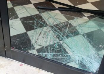 Bari, ‘spaccata’ nella notte in via De Rossi. La denuncia: “Almeno 20 episodi da dicembre”