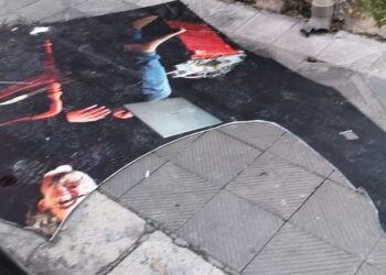 Distrutti pannelli della mostra all’ex Manifattura Tabacchi, la Giusta Causa: “Li aggiusteremo”