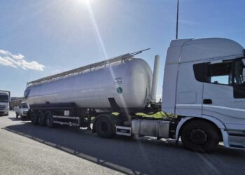 Caro bollette, autotrasportatori bloccano svincolo della SP 231 ad Andria: proteste anche per aumento pedaggi