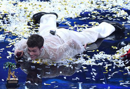 epa09731179 Italian singer Blanco on stage at the Ariston theatre with the prize after winning the 72nd Sanremo Italian Song Festival, in Sanremo, Italy, 05 February 2022. The 'Festival della canzone italiana di Sanremo' will run from 01 to 05 February 2022. EPA/ETTORE FERRARI