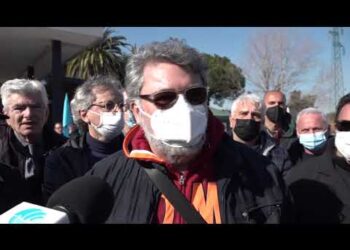 Crisi del lavoro, dipendenti Baritech (ex Osram) in presidio permanente: “Senza soldi. Ci stiamo ammalando”