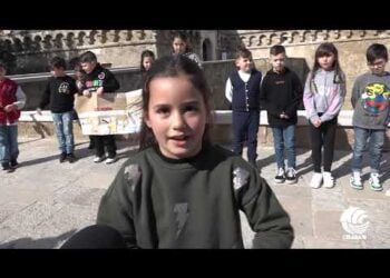 I bimbi si vestono da guida e raccontano la storia di Bari vecchia: l’iniziativa dell’istituto Umberto I – San Nicola