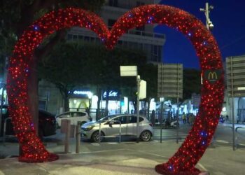 Bari, arriva San Valentino: dalle cene al maxi cuore luminoso sulla terrazza del fortino Sant’Antonio