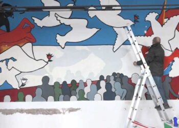 Un ‘nuovo’ murale nel circolo politico più antico di Bari: lo restaura l’autore, all’epoca 20enne. “Fu gran festa”