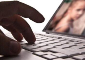 Arresti per pedopornografia online, nei dispositivi anche “immagini di bambini di un anno”