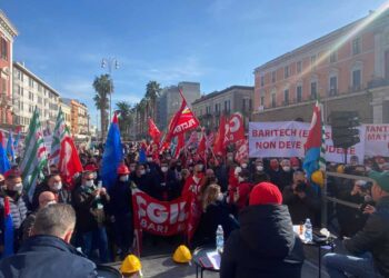 Lavoratori in piazza, a Bari 3mila posti a rischio in 39 vertenze aperte