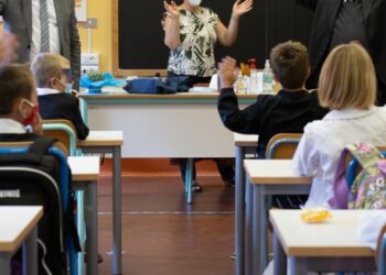 Scuola, positivi e mascherine: domande e risposte sulle nuove regole