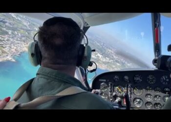 Bari dall’alto è meravigliosa, volo da brividi a bordo dell’aereo militare