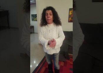 “Riportate a casa mio figlio”, l’appello della mamma del ballerino di 19 anni bloccato a Kiev