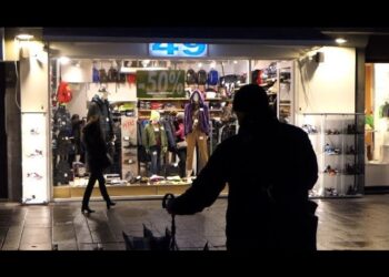 Saldi invernali, ultimo giorno. Il bilancio dei commercianti: “Come se non fossero mai partiti”