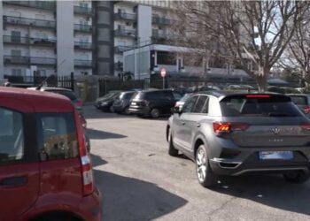 Via Hahnemann, ingorghi e parcheggio selvaggio. I residenti: “La situazione è diventata insostenibile”