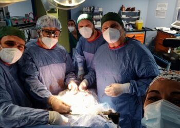 Asportato tumore di 2,5 chili all’Oncologico di Bari: “Al paziente avevano dato pochi mesi di vita”