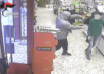 Rapina 4 negozi di Triggiano in un mese, arrestato il presunto responsabile: aveva una pistola giocattolo