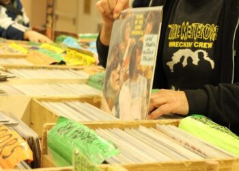 Vinili e poster, gadget e cimeli autografati: torna a Bari la Fiera del Disco