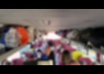 Ucraina, l’inno nazionale cantato dai bimbi sul pullman per Bari: i sorrisi sono la risposta alla guerra