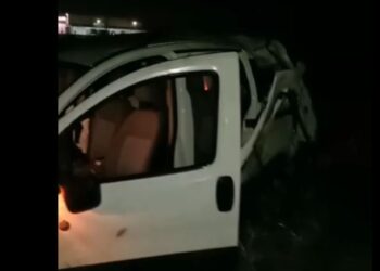 Con 9 ragazzi a bordo si ribalta sulla Conversano-Rutigliano, tutti feriti: grave una ragazza