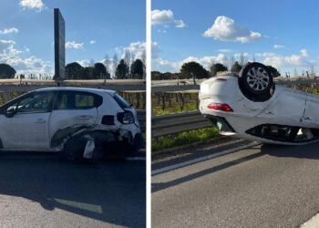 Scontro fra due auto sulla SS100, vettura ribaltata a Casamassima: traffico a rilento