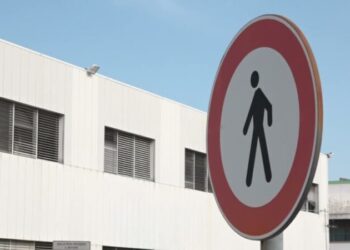 Ex Om Carrelli, il viaggio nel capannone fantasma è da brividi – VIDEO E FOTO