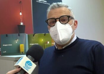 Truffe luce e gas, tutti i consigli per riconoscerle ed evitarle. “Al telefono mai dire: sì o confermo” – VIDEO