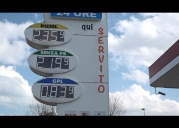 Il diesel supera la benzina, prezzo al litro alle stelle: ma domani il costo calerà