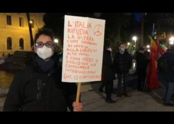 A Bari una carovana per la pace: marcia silenziosa per dire “no alla guerra” – VIDEO