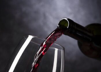 Sommelier Astemio, a Bari corsi per ragazzi con disabilità: olfatto e vista per abbinare vini al cibo