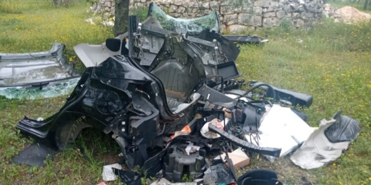 Auto cannibalizzata a Giovinazzo