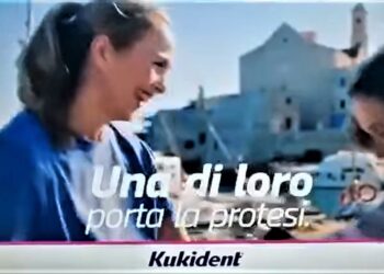 Giovinazzo finisce sulle televisioni di tutta Europa con lo spot di un adesivo per dentiere
