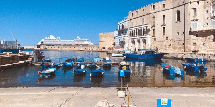 Navi da crociera a Monopoli