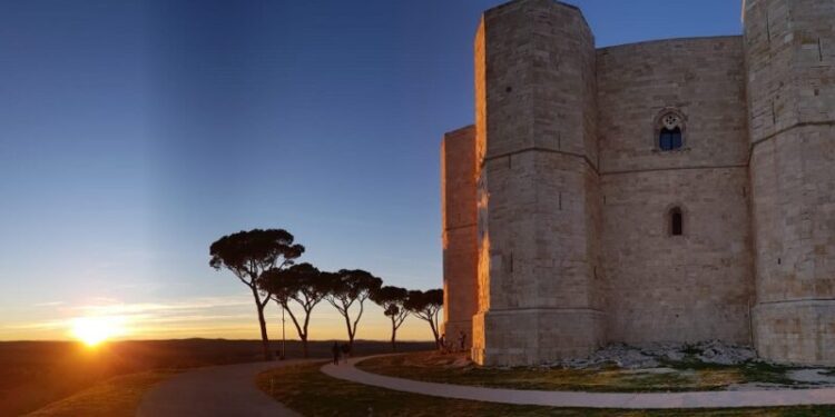 Foto da pagina Facebook di Castel del Monte