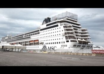 Arriva a Bari la MSC Sinfonia, previsti fino a novembre 210mila turisti: ospita 1.500 passeggeri
