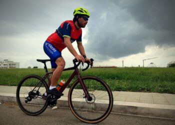 Da Noicattaro a Milano in bici, il giro d’Italia di Cristiano: “Per amore dei libri e della mia casa editrice”