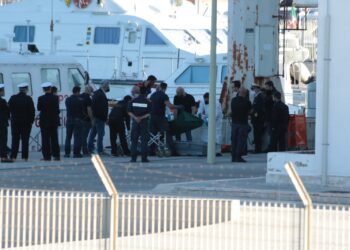 Rimorchiatore affondato, 3 salme arrivate a Bari: 2 corpi ancora da individuare in mare