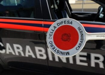 Non si ferma all’alt dei Carabinieri e fugge sbattendo sulle auto in sosta: ricercato 36enne di Terlizzi