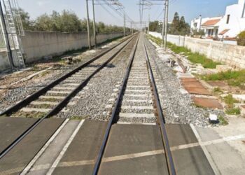 Bicicletta sui binari, scatta l’allarme a Palese: traffico ferroviario bloccato per un’ora e treni in ritardo