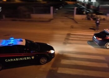 Chiedono pizzo “per aiutare i detenuti”, al rifiuto incendiano l’auto dell’imprenditore: arrestati a Trani