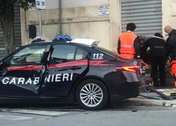 Inseguono un’auto sospetta e si scontrano con un trattore: feriti due carabinieri a Giovinazzo