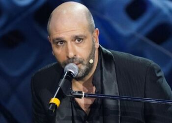 ‘Amore + Iva’, Checco Zalone torna a teatro con un nuovo spettacolo: debutto a Firenze l’8 novembre