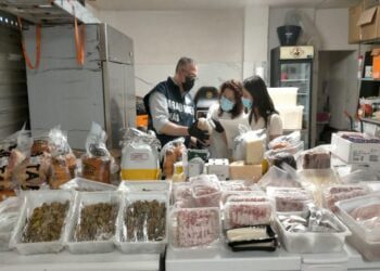 Alimenti conservati in garage, il deposito della pizzeria è abusivo: blitz dei Nas a Monopoli